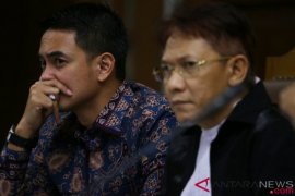 Zumi Zola akui terima uang dan mobil mewah dari sejumlah pihak