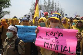 Bupati Bekasi setuju kenaikan gaji honorer