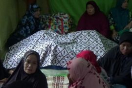 Tiga tewas terbakar saat isi bensin kedalam botol