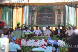 Peringati HSN Bupati HSS berkomitmen untuk dukung santri