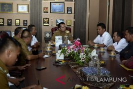 GUBERNUR TERIMA AUDIENSI LKBN ANTARA  BIRO LAMPUNG Page 1 Small