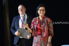 IMF-WB - Sri Mulyani receives Best Finance Minister Award