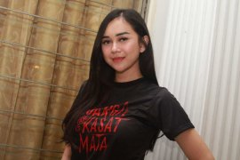 Aura Kasih kedapatan nonton konser mantan kekasihnya Glenn Fredly