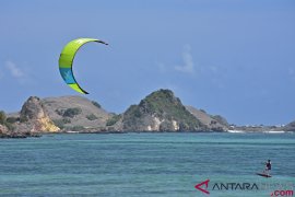 Mandalika beach getting crowded during Christmas  holidays