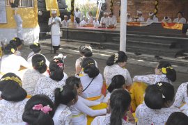 Gubernur Bali dorong warga desa adat kedepankan sikap terbuka