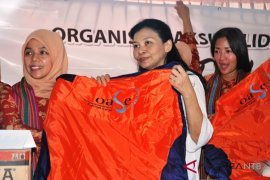 Istri Menteri ESDM kunjungi korban gempa di NTB