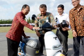 Gubernur Koster sampaikan rencana pembangunan kepada DPR