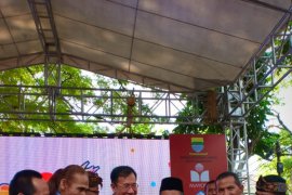 Rangkul PKL Kota Bandung Mayora Grup resmikan Food Street