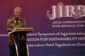 Ini cara Ganjar promosikan batik Rifaiyah-Samin di ajang JIBB