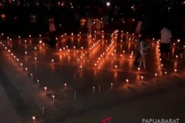 Aksi seribu lilin mengenang duka banjir bandang Wasior