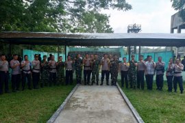 Polres HST dan Yonif 621 latihan menembak pererat kebersamaan