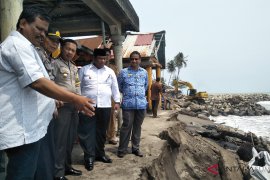 Cegah abrasi pantai, Padang Pariaman tambah grip pemecah ombak di Ulakan