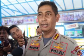 Ditpolairud amankan kapal saat alihkan solar ke truk tangki