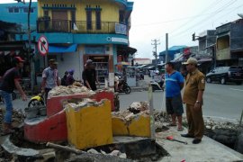 Pemugaran Tugu Meriam dilakukan secara swakelola
