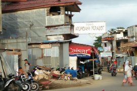 Pemkot diminta benahi bangunan alihfungsikan trotoar