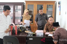 Perjalanan kasus bansos sapi di Dharmasraya telah sampai di jaksa penuntut umum