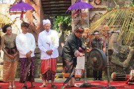 Wagub Bali buka pameran lukisan di Gianyar