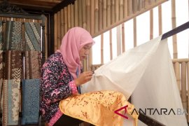 UMKM kenalkan Batik Lasem kepada delegasi IMF