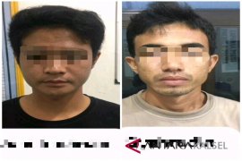 Pengedar bertransaksi di samping Masjid Raya Amuntai