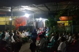 Warga doakan korban kecelakaan pesawat Lion Air