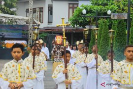 Umat Katolik Timika rayakan sewindu konsekrasi gereja katedral