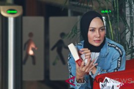 KPK mendalami hubungan Steffy Burase dengan Irwandi Yusuf