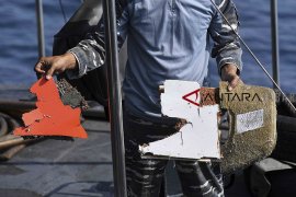 Polres Karawang temukan serpihan kursi pesawat