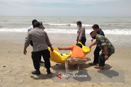Mayat Tanpa Identitas Ditemukan di Pantai Jumiang Pamekasan