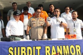 Pengungkapan 'Peluru Nyasar" Ke Gedung DPR