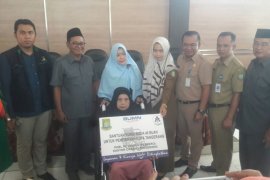 Forum CSR Berikan Bantuan Kursi Roda Hingga Kaki Palsu