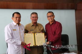Pemkab Mentawai - UNP teken MoU bidang pendidikan