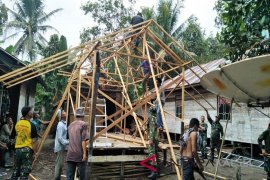 Sahabat Balangan Centre laksanakan bedah rumah dhuafa