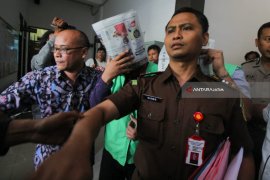 Kejaksaan Tahan Dua Tersangka Penyelundupan Minuman Keras