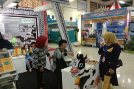Disbunnak bagikan kopi-susu gratis di Lampung Fair