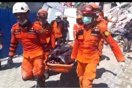 Penanganan gempa-tsunami Sulteng utamakan evakuasi korban