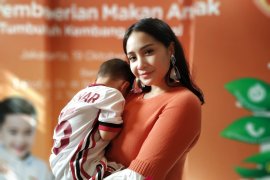 Cara Nagita Slavina jaga kesehatan Rafathar dan Rayyanza