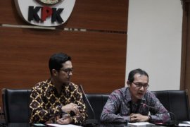 4 koper dan 2 ransel dokumen dibawa KPK dari ruang Bupati Cirebon