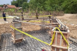 Tak kantongi IMB, menara telekomunikasi di Kudus disegel petugas