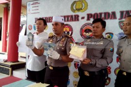 Dua Oknum PNS Kecamatan di Blitar Ditangkap Polisi (Video)