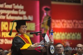 PEMBERIAN GELAR DOKTOR KEHORMATAN ANWAR IBRAHIM