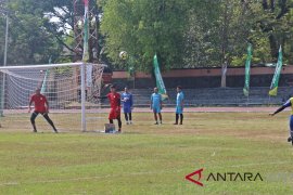 Persis butuh satu poin untuk lolos delapan besar