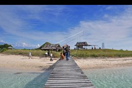 Paket wisata kapal pesiar ke Pulau Kenawa akan dibuka lagi