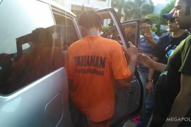 Polisi rekonstruksi perampokan spesialis nasabah bank di Karawang