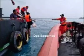 Navy Dispatches Warships to Search Crased Lion Air