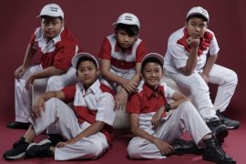 Kostum Smart Band terinspirasi J-Rock