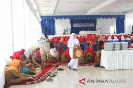 Isak tangis ratusan pegawai honorer Pasaman Barat adukan nasib Ke Bupati