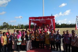 Puluhan penerjun meriahkan deklarasi taman wisata dunia