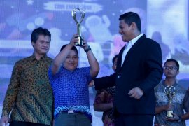 Disdik Kediri Berikan Anugerah di Kompetisi "English Massive"