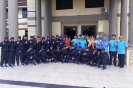 Atraksi terjun payung dari personel AU tandai pembukaan Porprov Babel