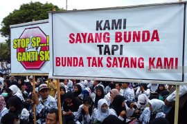 Ribuan GTT-PTT Jember Demo Tuntut Kesejahteraan dan Keadilan (Video)